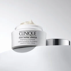 Clinique Even Better Clinical - Crème Hydratante Illuminatrice 13 Clinique Even Better Clinical - Crème Hydratante Illuminatrice -Soins Du Corps Soldes even better clinical creme hydratante illuminatrice 5