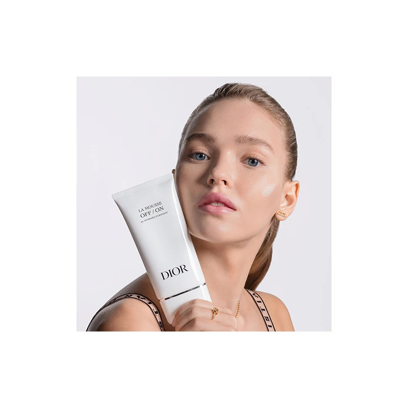 DIOR Le Démaquillage Au Nymphéa - La Mousse OFF/ON - Mousse Nettoyante Anti-pollution Purifiante 5 DIOR Le Démaquillage Au Nymphéa - La Mousse OFF/ON - Mousse Nettoyante Anti-pollution Purifiante – Image 3