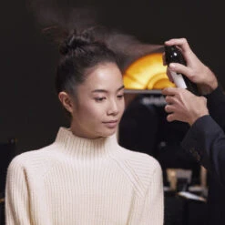 Le Spray Fixant Invisible - Cheveux -Soins Du Corps Soldes le spray fixant invisible cheveux 5